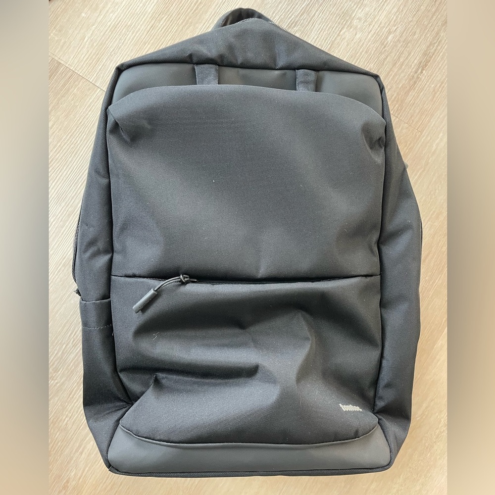 NWOT Black Tomtoc travel laptop backpack